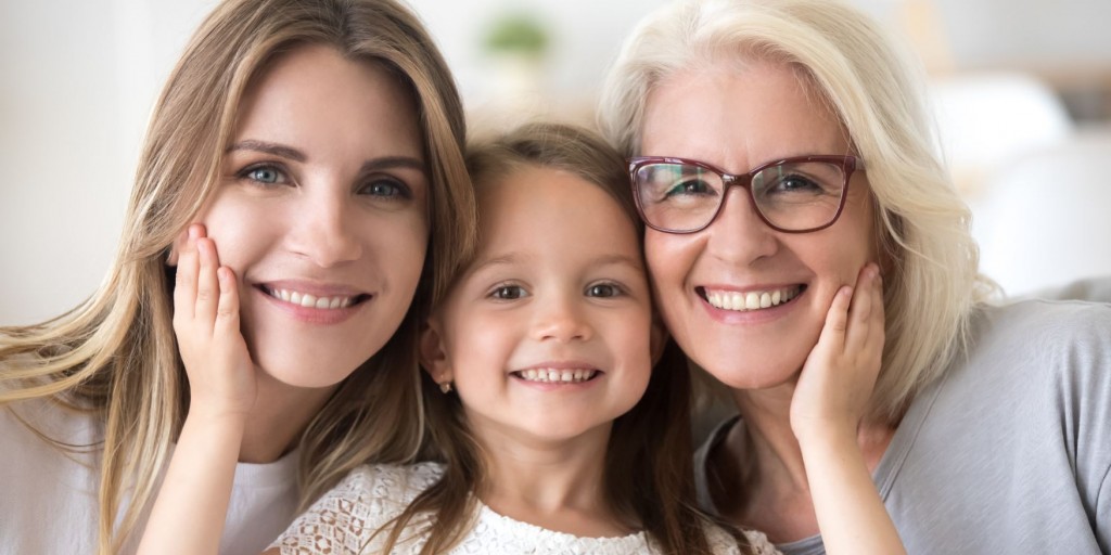 Drie generaties vrouwen naast elkaar