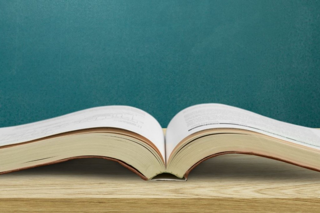 Opengevouwen boek